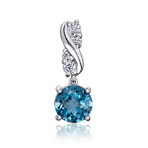 З напівдорогоцінним камінням