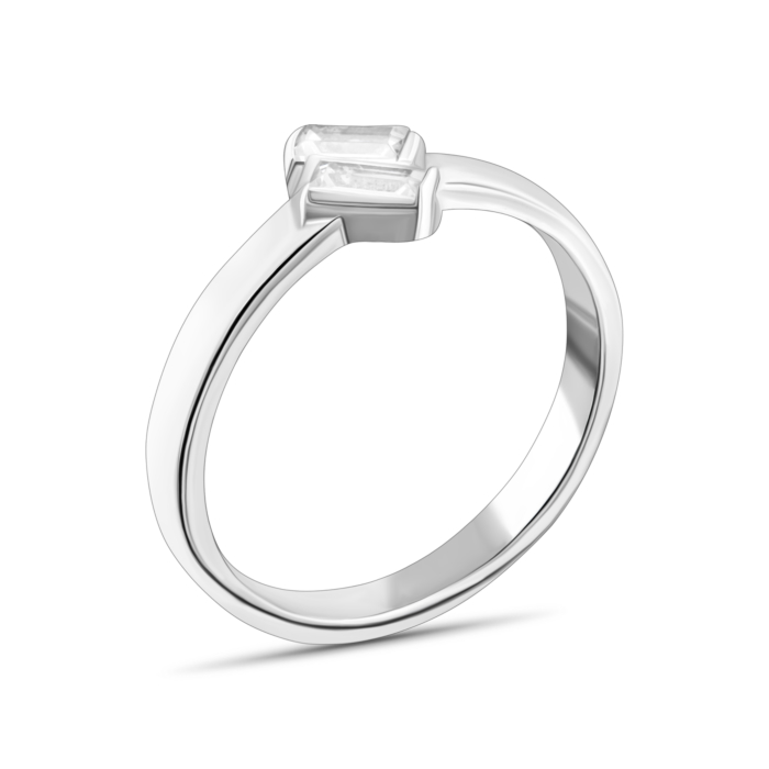Серебряное кольцо с фианитами.Артикул UG5SZDR03061
